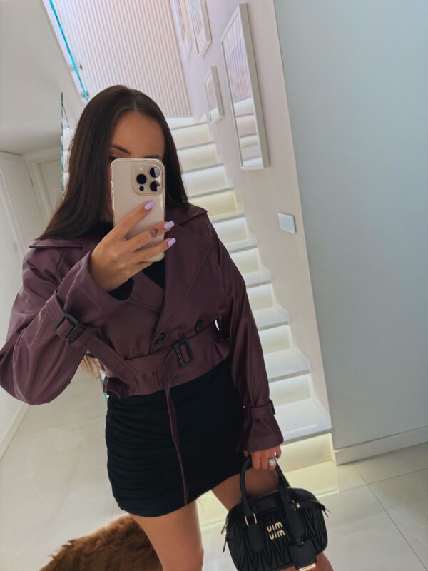 Kurzer ‘Luna’ Trenchcoat in Pflaume burgunderrot