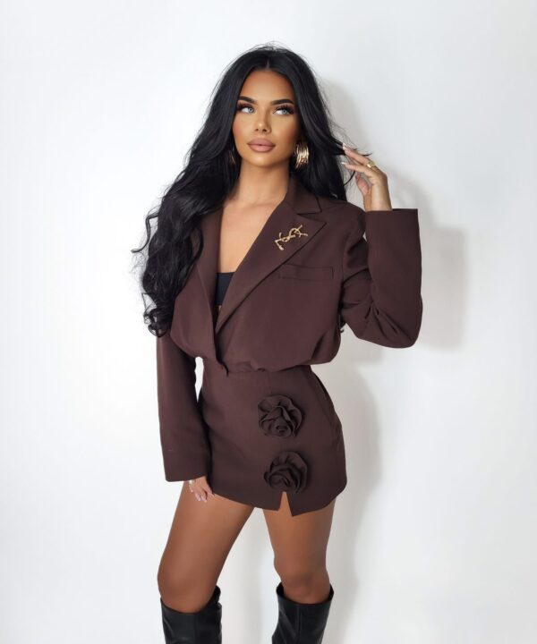 Krótka marynarka z broszką – Chocolate Charm