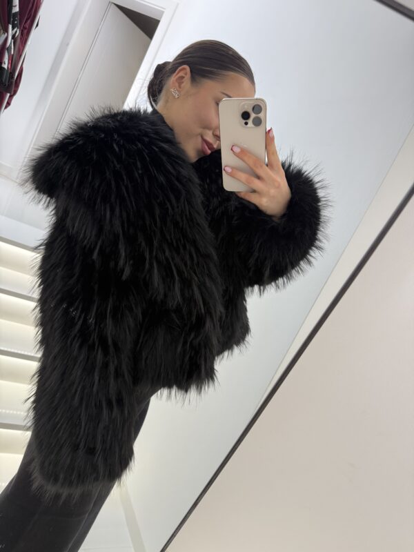 Czarne Futro Z Kołnierzem